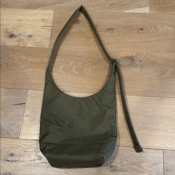 BAGGU Small Nylon Sling Bag - Picture 2 of 8